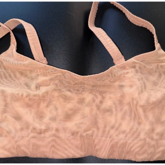 SKIMS sheer bra size 2x but fits like a 36 bra - Picture 1 of 3